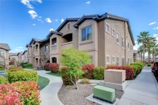 Photo #4: 2341925 Listing