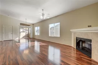 Photo #5: 2341925 Listing