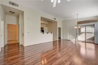 Photo #6: 2341925 Listing