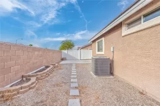 Photo #4: 2341955 Listing