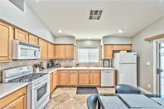 Photo #5: 2341955 Listing