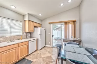 Photo #6: 2341955 Listing