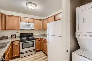 Photo #4: 2341958 Listing