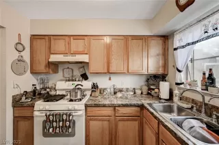 Photo #5: 2341964 Listing 