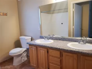 Photo #5: 2341973 Listing