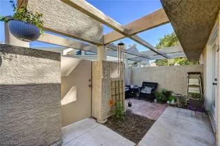 Photo #4: 2342036 Listing