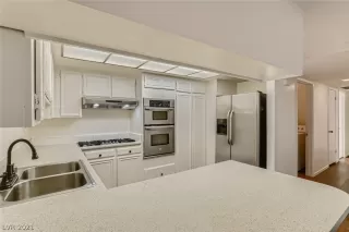 Photo #3: 2342038 Listing