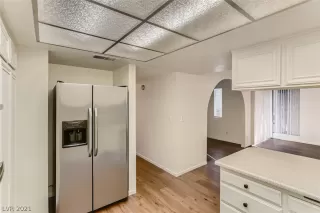 Photo #4: 2342038 Listing