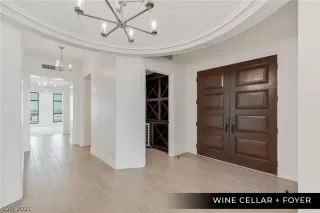 Photo #4: 2342052 Listing