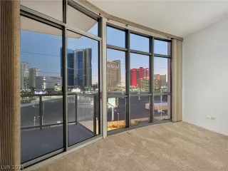 Photo #5: 2342057 Listing 