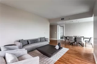 Photo #4: 2342077 Listing