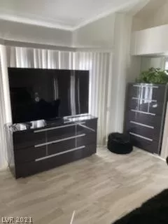 Photo #4: 2342087 Listing