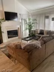 Photo #5: 2342087 Listing