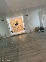 Photo #6: 2342087 Listing