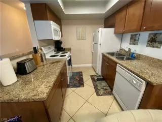 Photo #5: 2342101 Listing