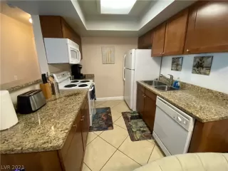 Photo #6: 2342101 Listing