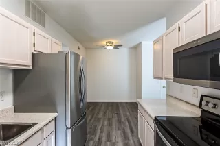 Photo #5: 2342102 Listing