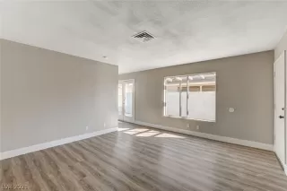 Photo #4: 2342143 Listing