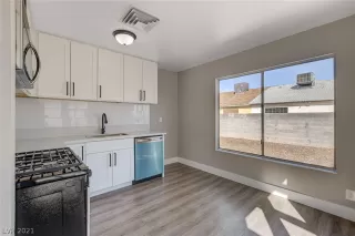 Photo #6: 2342143 Listing