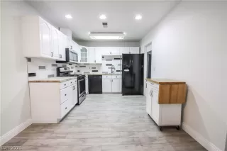 Photo #5: 2342151 Listing 