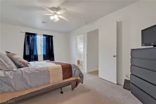 Photo #4: 2342159 Listing