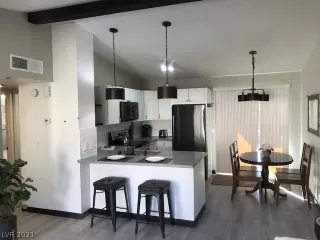 Photo #6: 2342206 Listing