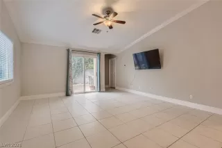 Photo #4: 2342232 Listing