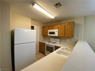 Photo #4: 2342248 Listing