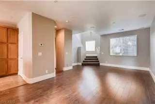 Photo #1: 2342302 Listing