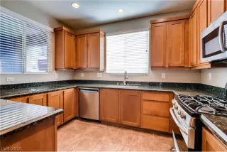 Photo #2: 2342302 Listing