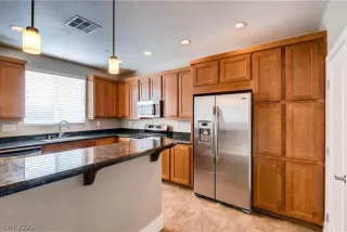 Photo #3: 2342302 Listing