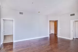 Photo #5: 2342315 Listing