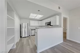 Photo #5: 2342365 Listing 