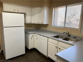 Photo #4: 2342380 Listing 