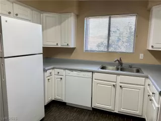 Photo #5: 2342380 Listing 