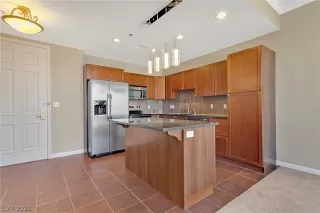 Photo #5: 2342386 Listing 