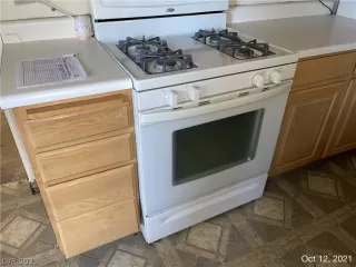 Photo #5: 2342493 Listing