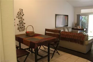 Photo #6: 2342501 Listing