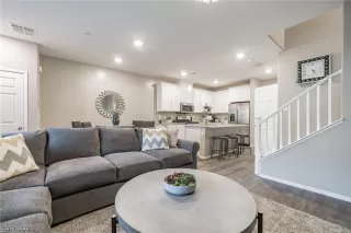 Photo #5: 2342533 Listing