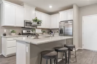 Photo #6: 2342533 Listing