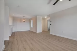 Photo #5: 2342538 Listing 