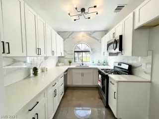 Photo #2: 2342573 Listing