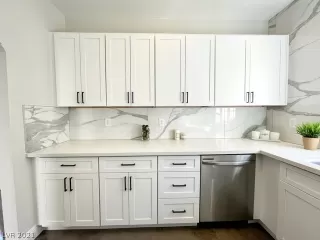 Photo #3: 2342573 Listing