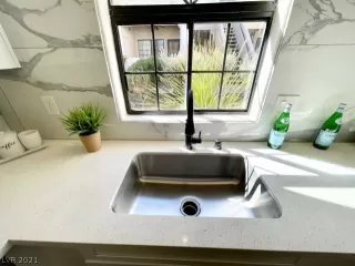 Photo #4: 2342573 Listing