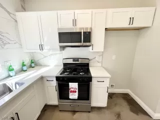 Photo #5: 2342573 Listing