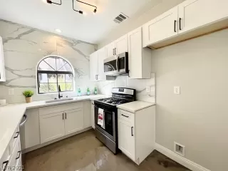 Photo #6: 2342573 Listing