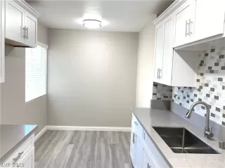 Photo #2: 2342575 Listing