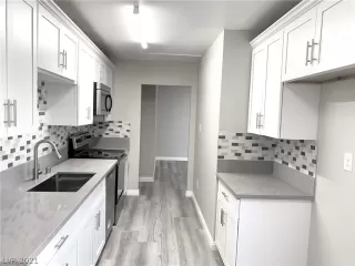 Photo #4: 2342575 Listing