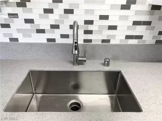 Photo #5: 2342575 Listing