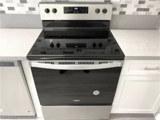 Photo #6: 2342575 Listing